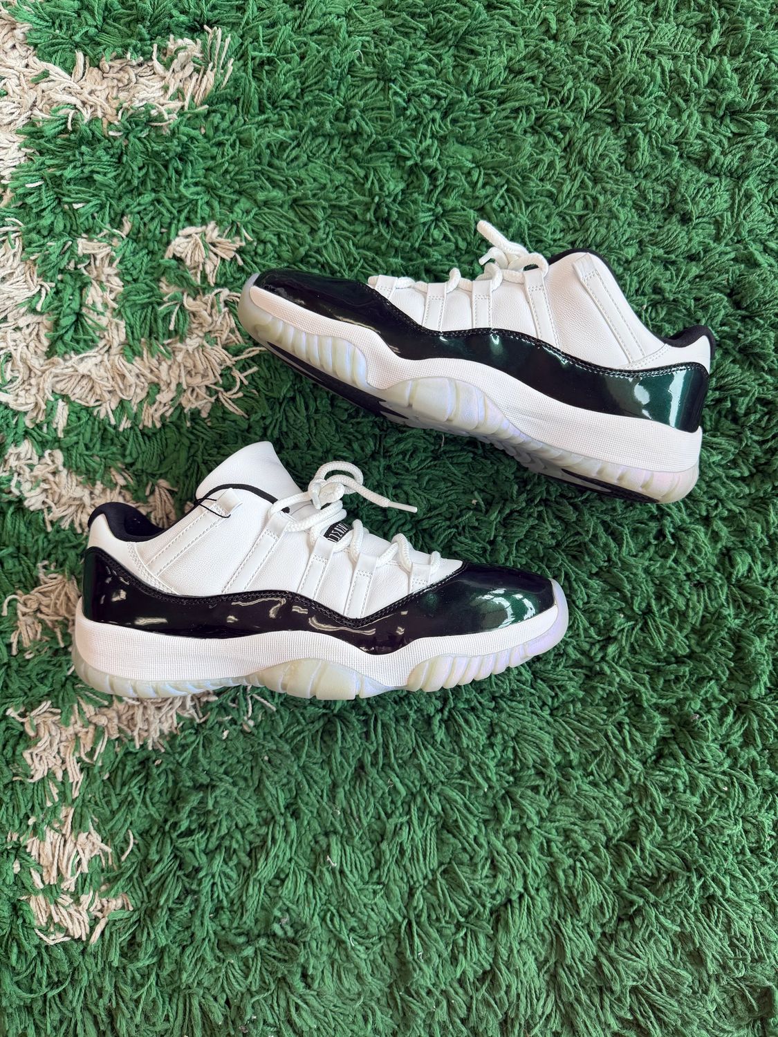 PO NB AIR JORDAN 11 RETRO LOW IRIDESCENT SIZE 11.5