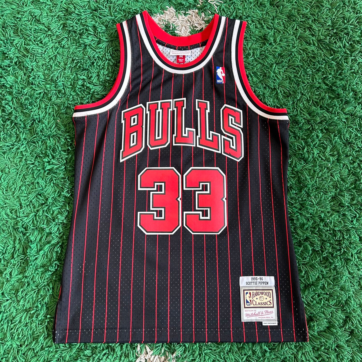 PO MITCHELL &amp; NESS HWC SCOTTIE PIPPEN BULLS #33 SIZE M