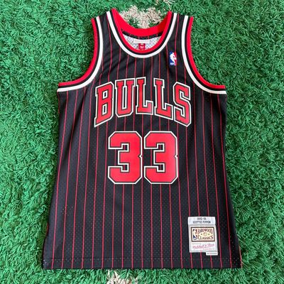 PO MITCHELL &amp; NESS HWC SCOTTIE PIPPEN BULLS #33 SIZE M