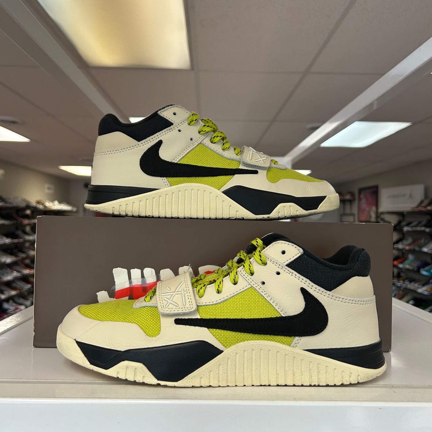 PO JORDAN JUMPMAN JACK TR TRAVIS SCOTT BRIGHT CACTUS SIZE 9.5