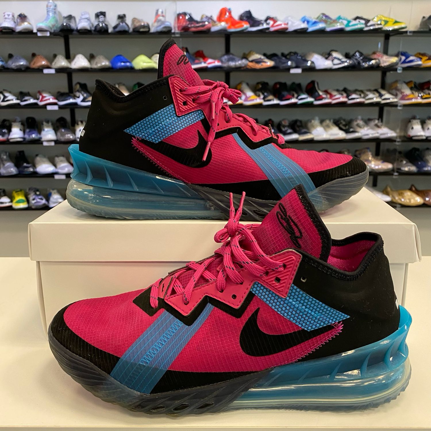 PO NB NIKE LEBRON 18 LOW FIREBERRY SIZE 10.5