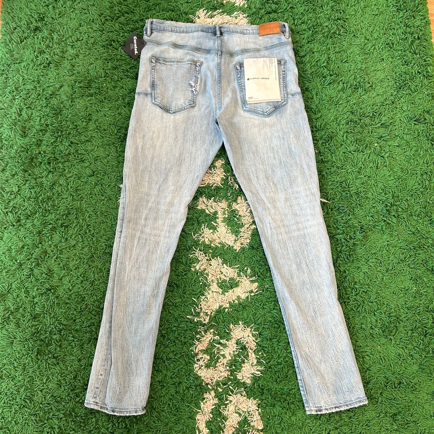 PO PURPLE P002 DROPPED FIT SLIM LEG KNEE RIPS LIGHT WASH JEANS SIZE 38