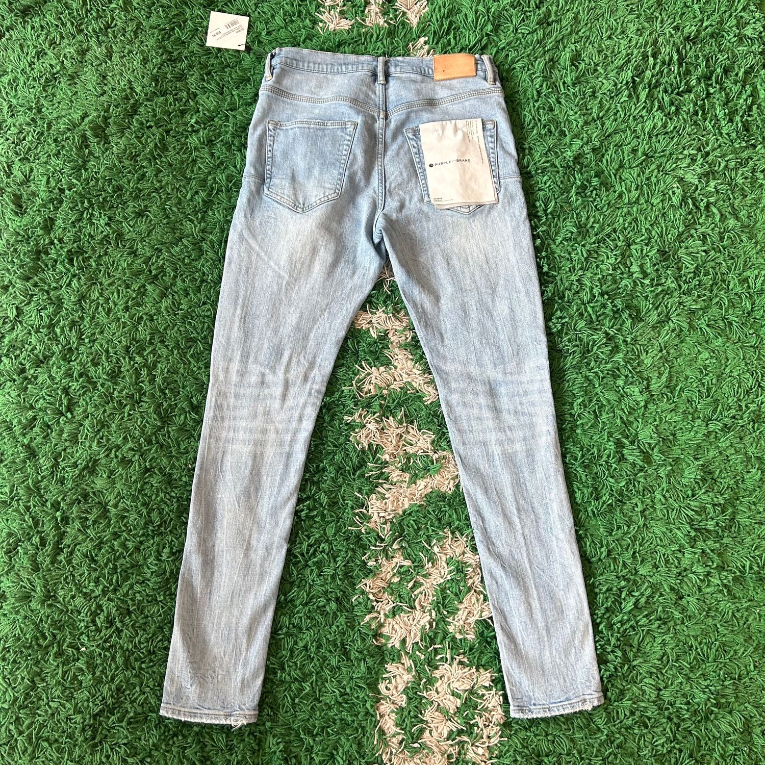 PO PURPLE P002 DROPPED FIT SLIM LEG LIGHT WASH KNEE RIPS SIZE 31