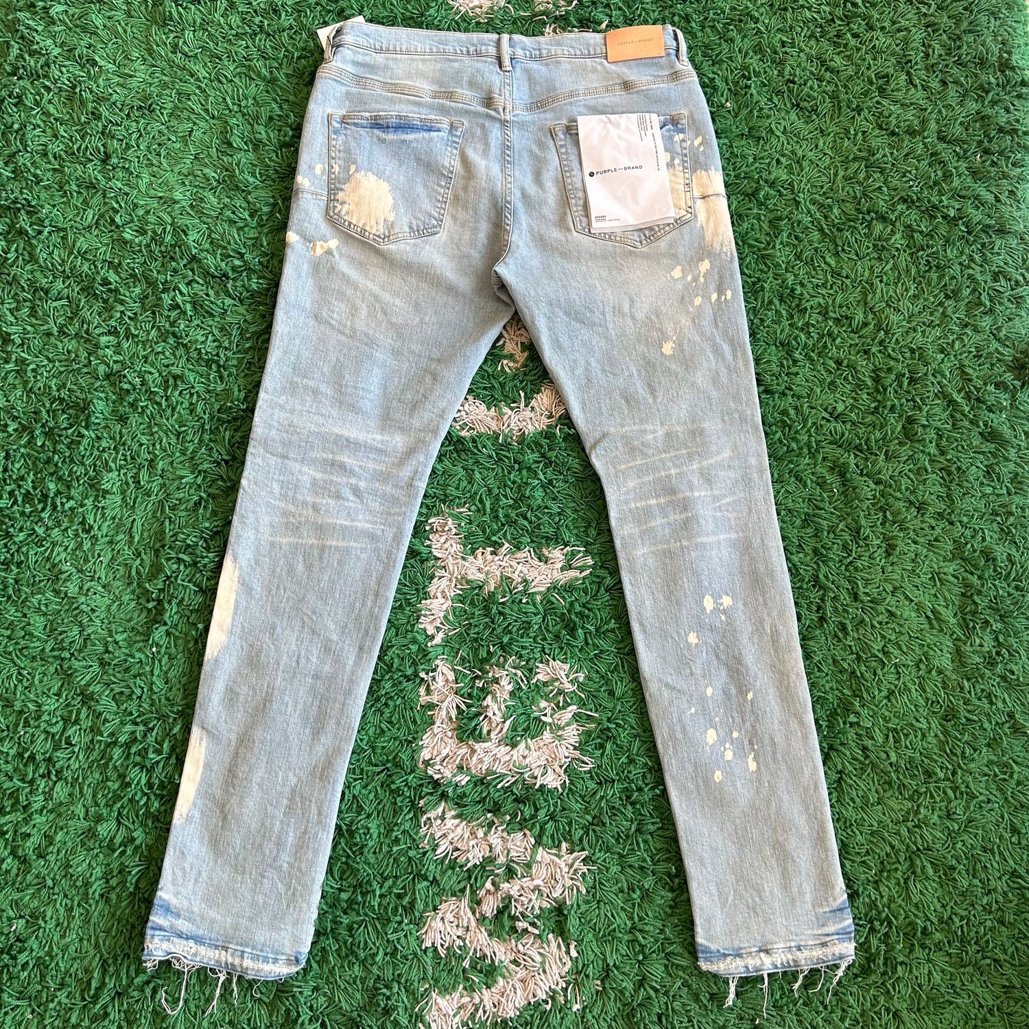 PO PURPLE P002 DROPPED FIT SLIM LEG LIGHT WASH BLEACH RIGHT KNEE HOLE SIZE 36