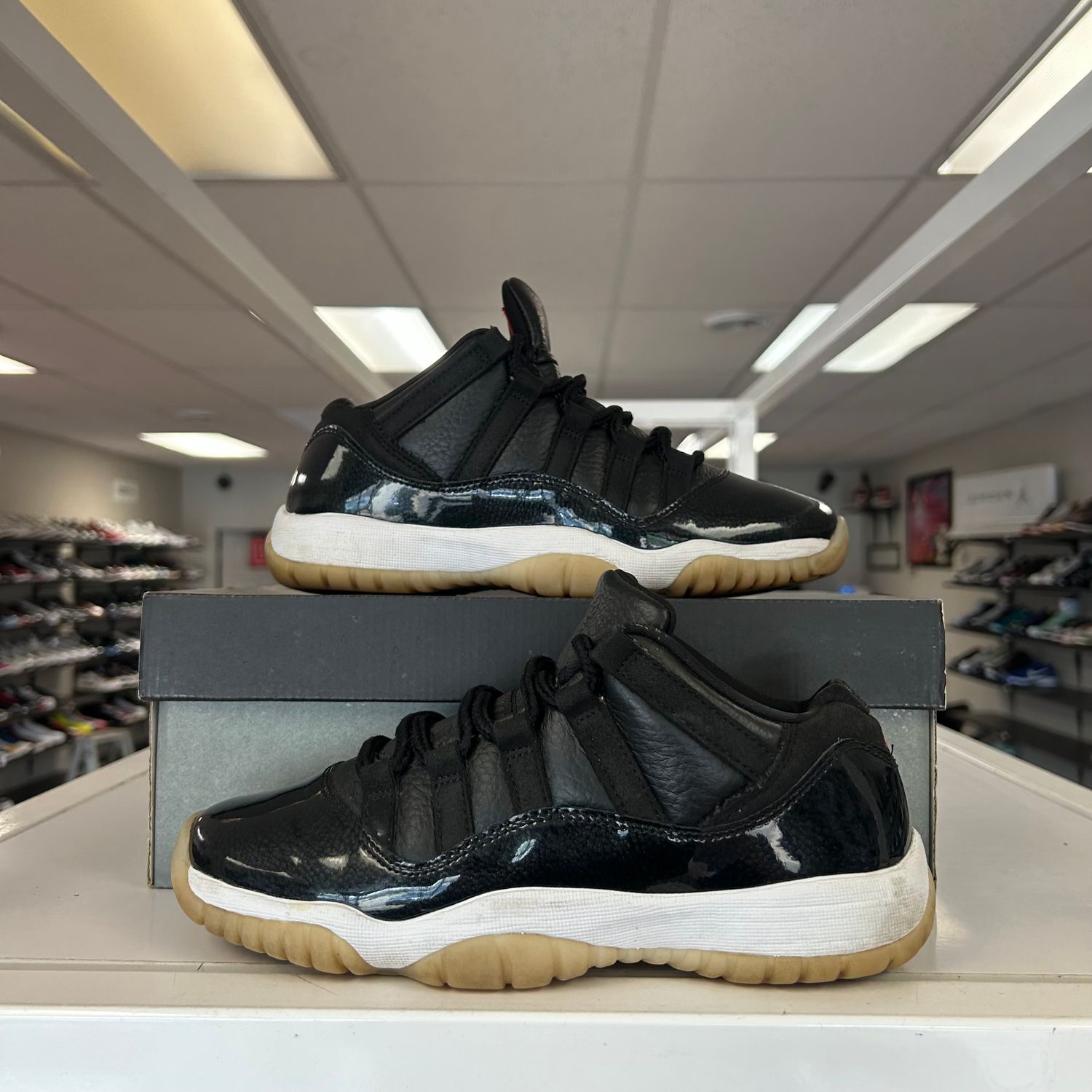 PO AIR JORDAN 11 LOW 72-10 EB SX SIZE 5Y