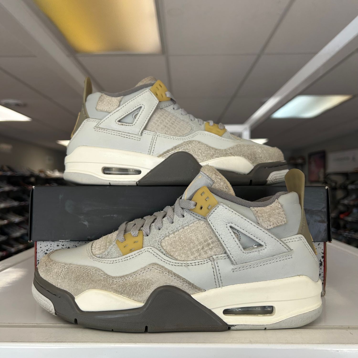 PO2 AIR JORDAN 4 CRAFT PHOTON DUST SIZE 6.5Y