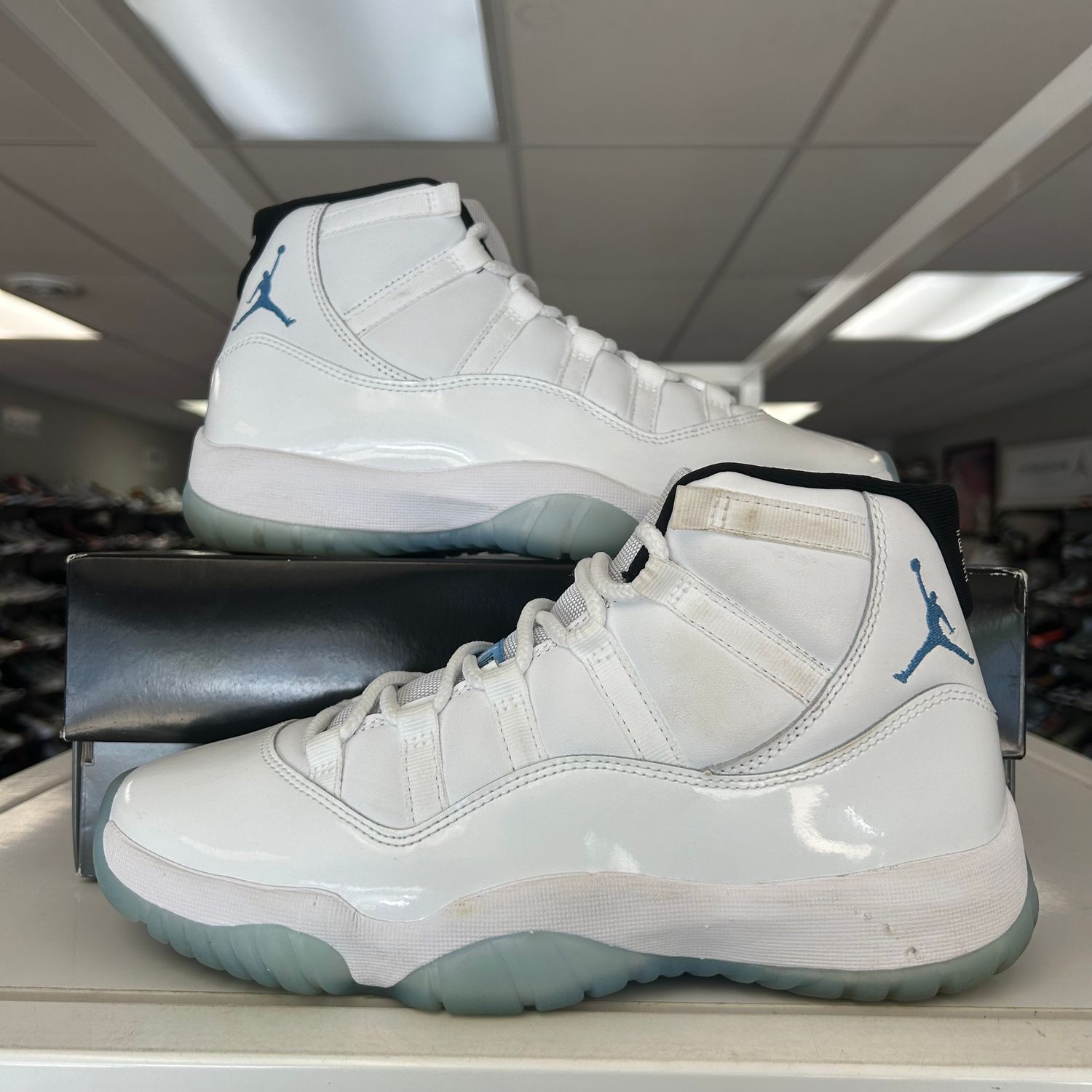 PO6 AIR JORDAN 11 LEGEND BLUE SIZE 9