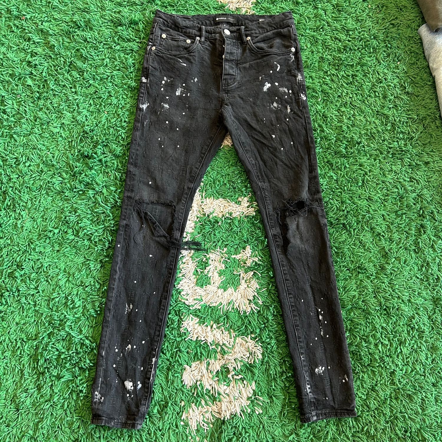 PO PURPLE P001 BLACK EMBOSSED WHITE PAINT SIZE 30