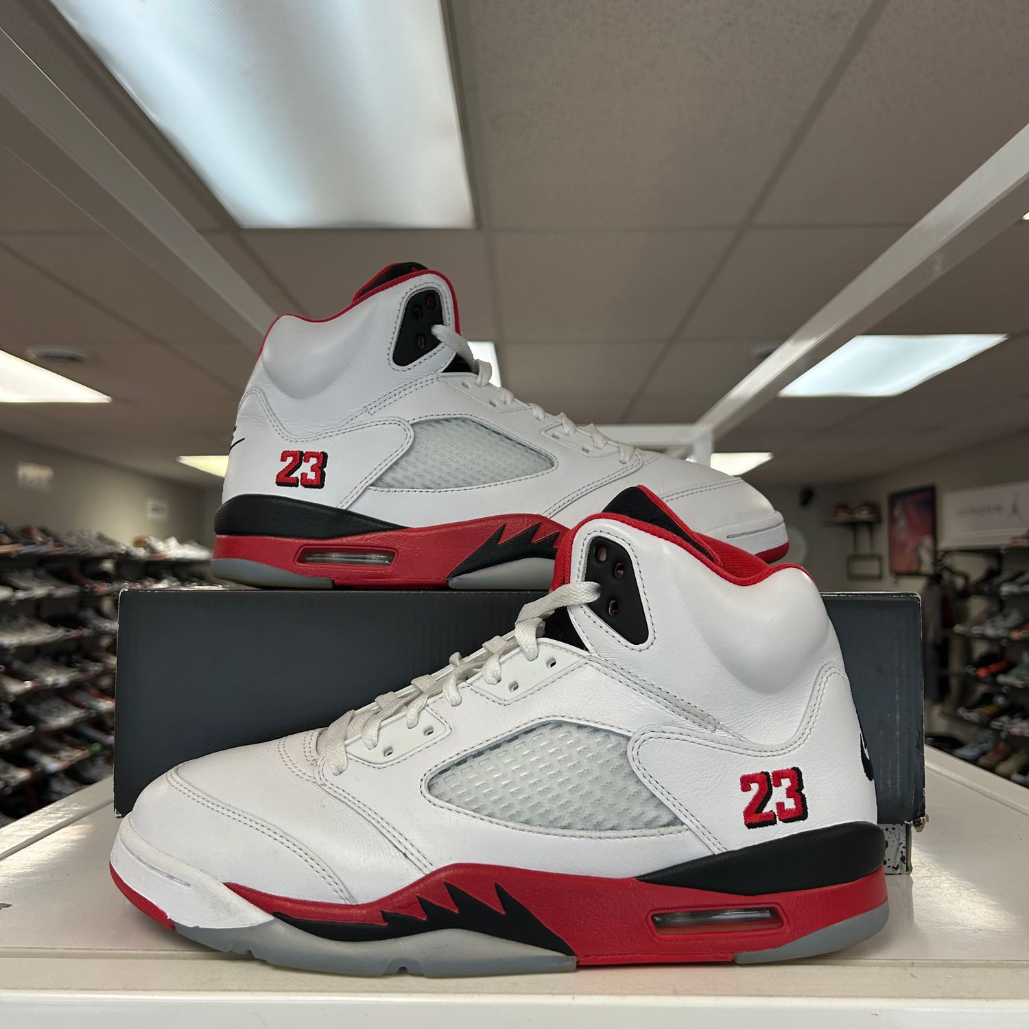 PO3 AIR JORDAN 5 FIRE RED BLACK TONGUE (2025) SIZE 10.5