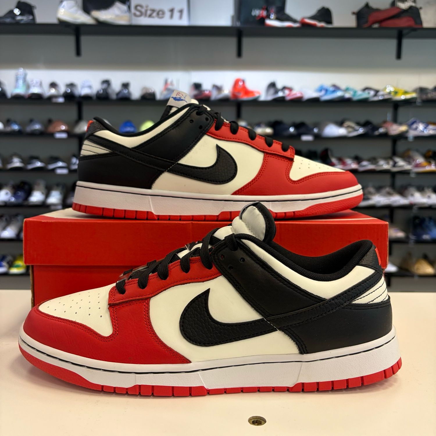 PO NIKE DUNK LOW EMB CHICAGO SIZE 12