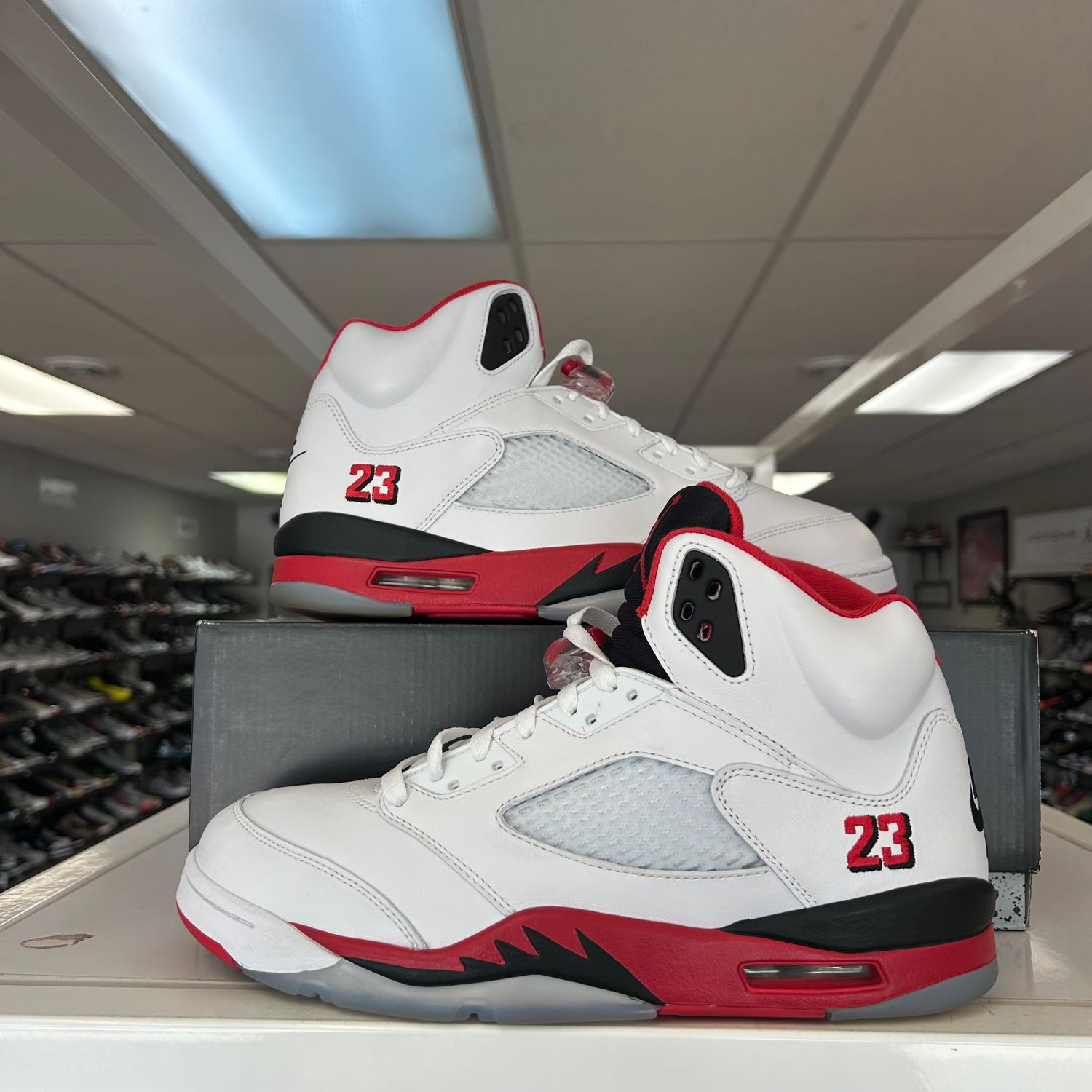 PO AIR JORDAN 5 FIRE RED BLACK TONGUE (2025) SIZE 11.5