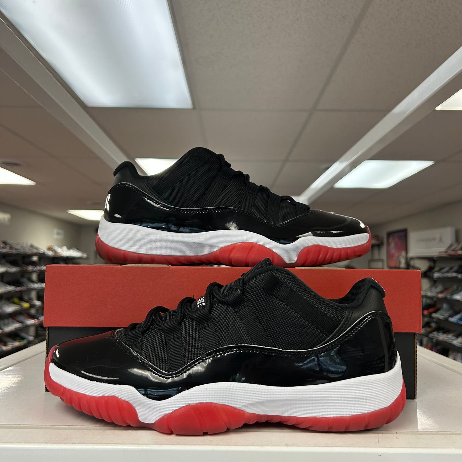 PO3 AIR JORDAN 11 RETRO LOW BRED (2025) SIZE 10