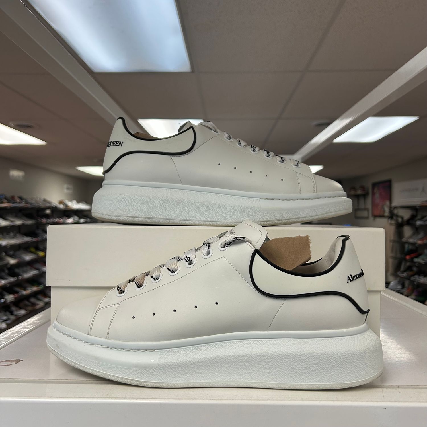 PO ALEXANDER MCQUEEN OVERSIZED SNEAKER IN WHITE/BLACK SIZE 43EU 10 US
