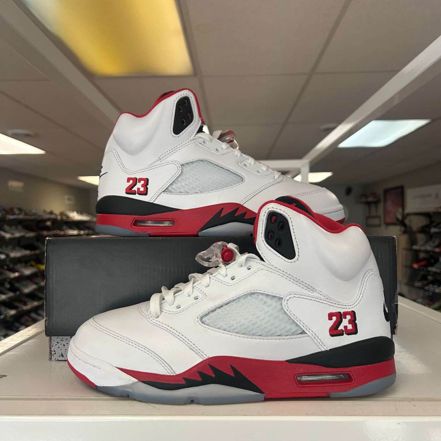PO AIR JORDAN 5 FIRE RED BLACK TONGUE (2025) 8.5