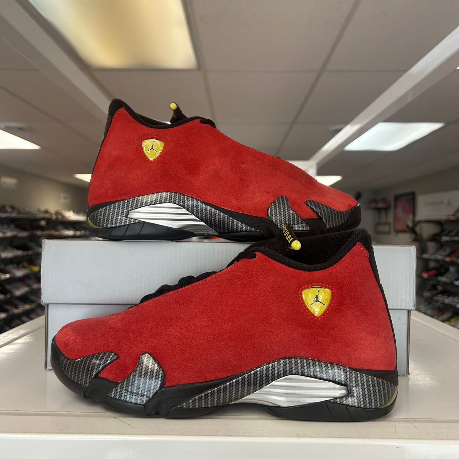 PO3 AIR JORDAN 14 RETRO FERRARI (2025)  SIZE 8