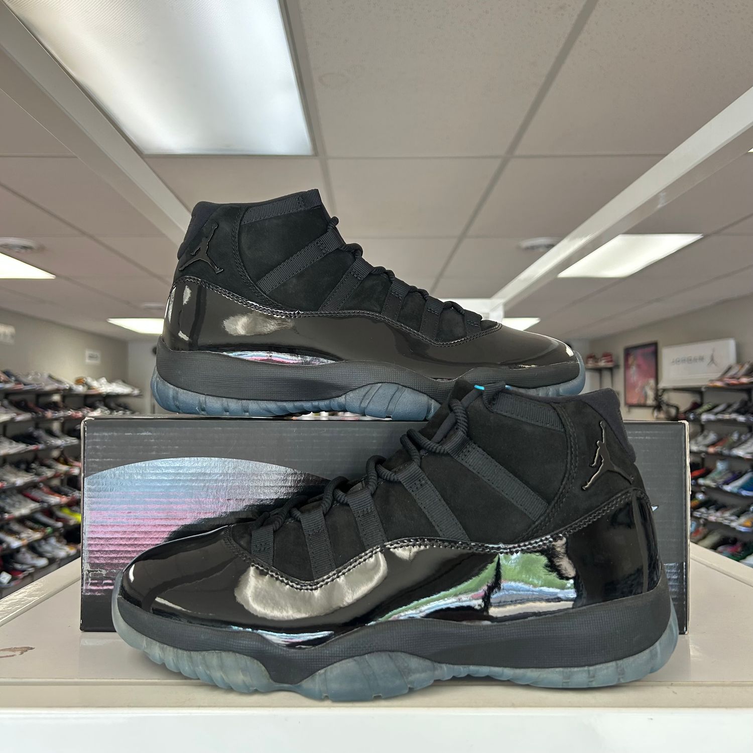 NEW AIR JORDAN 11 RETRO CAP AND GOWN 
