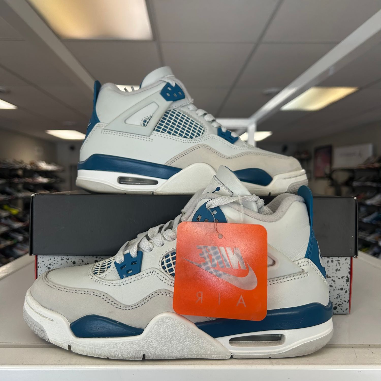 PO AIR JORDAN 4 MILITARY BLUE (2024)(GS) SIZE 5.5Y