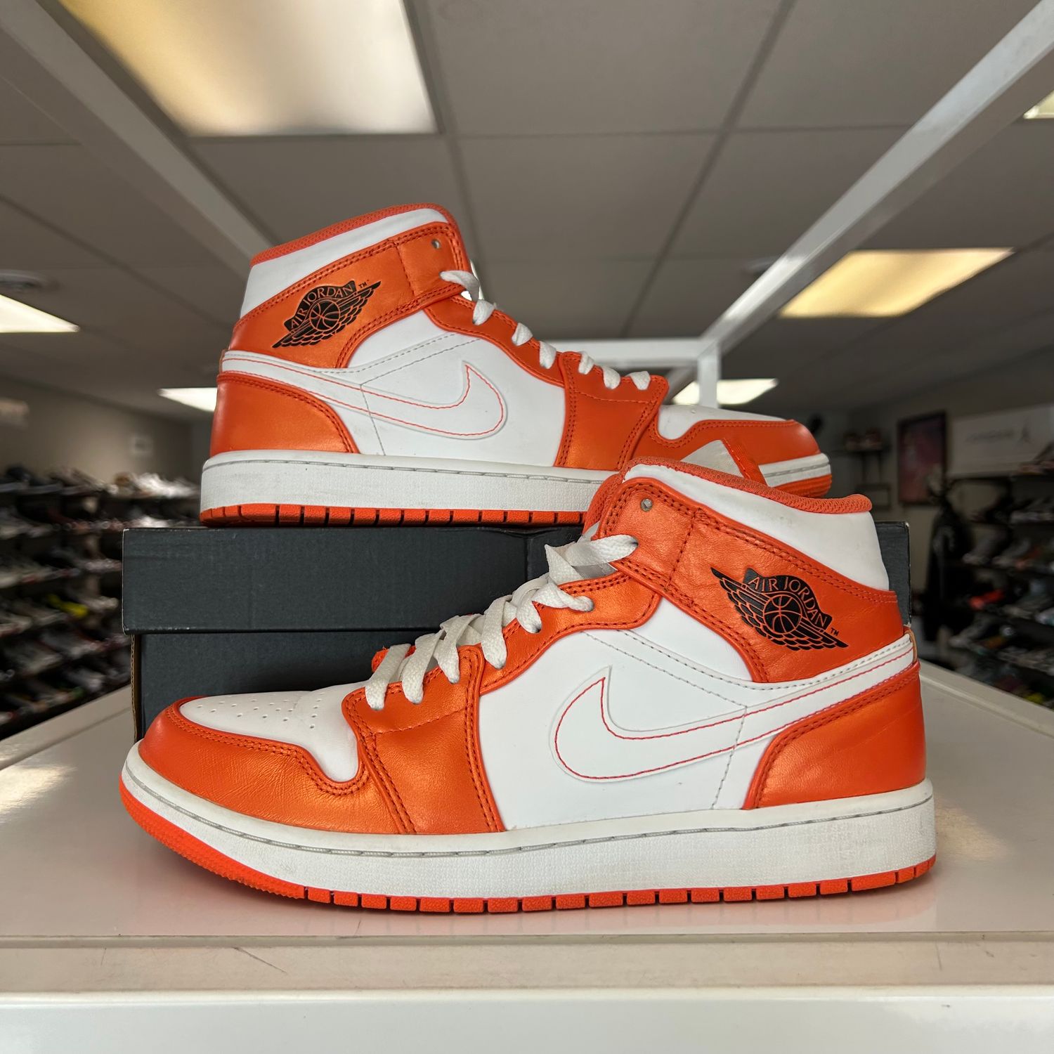 PO AIR JORDAN 1 MID METALLIC ORANGE SIZE 9