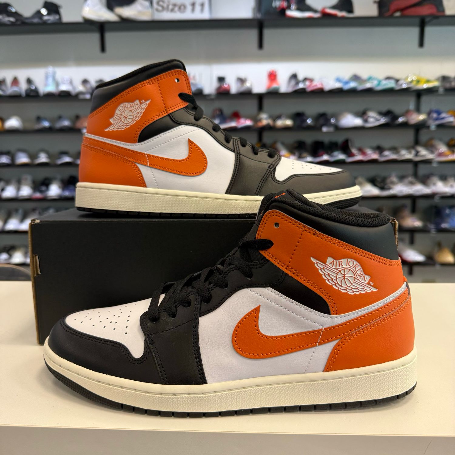 NEW AIR JORDAN 1 MID BLACK TOE STARFISH