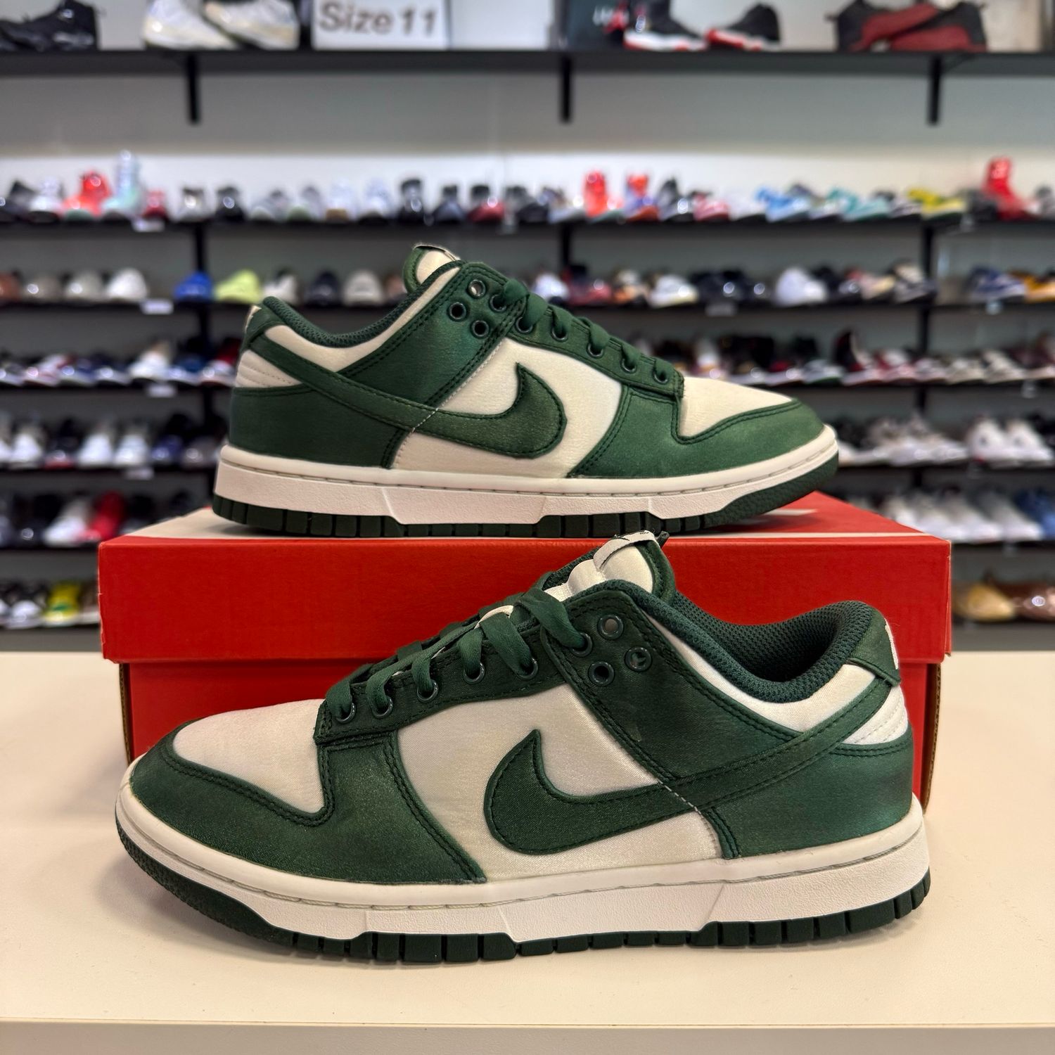 PO DUNK LOW MICHIGAN STATE SATIN (W) SIZE 6.5W / 5M