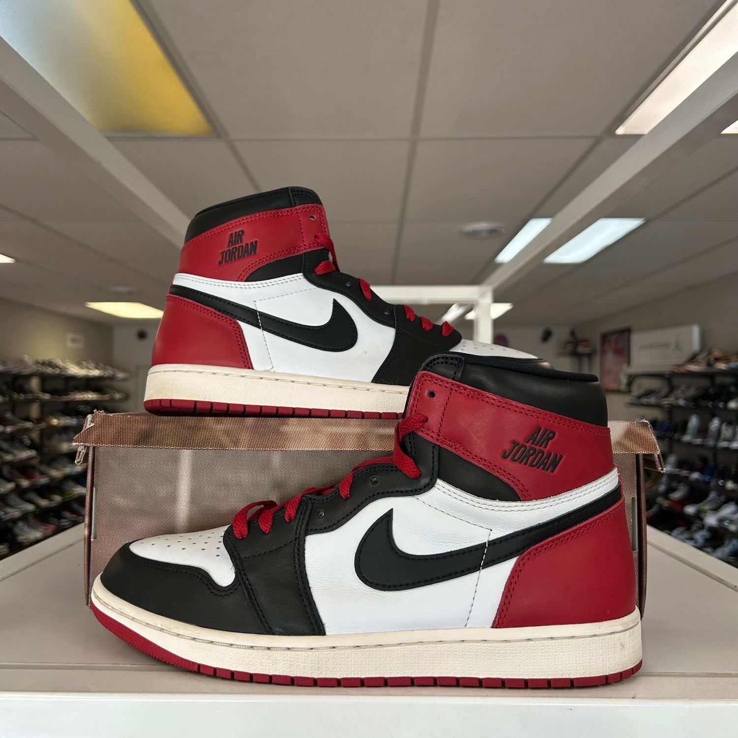 PO2 AIR JORDAN 1 HIGH BLACK TOE REIMAGINED (SX) SIZE 11