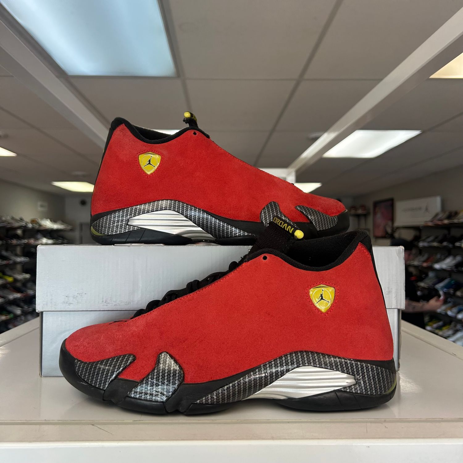 PO2 AIR JORDAN 14 RETRO FERRARI (2025) SIZE 9