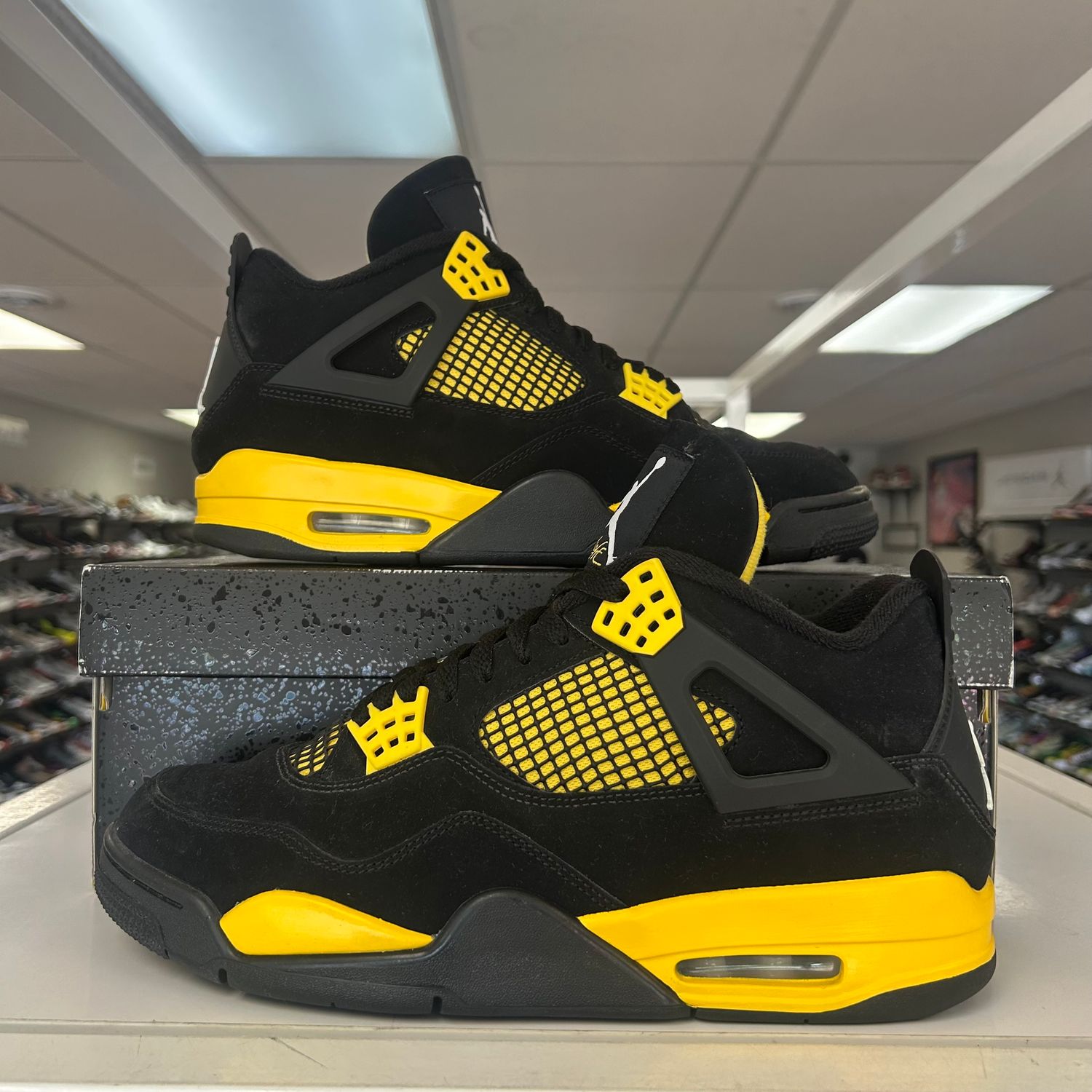 PO6 AIR JORDAN 4 THUNDER (2023) SIZE 10.5