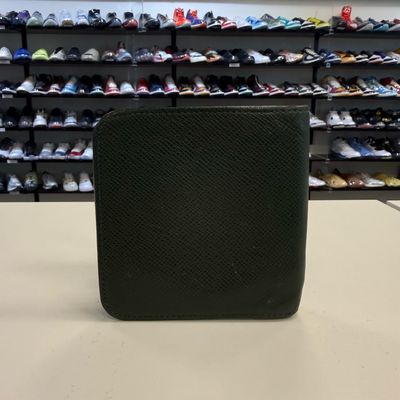 PO LV TAIGA GREEN LEATHER COIN HOLDER
