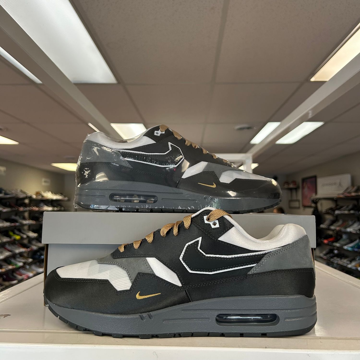 NEW NIKE AIR MAX 1 .SWOOSH POLY BIG HEAD MODE