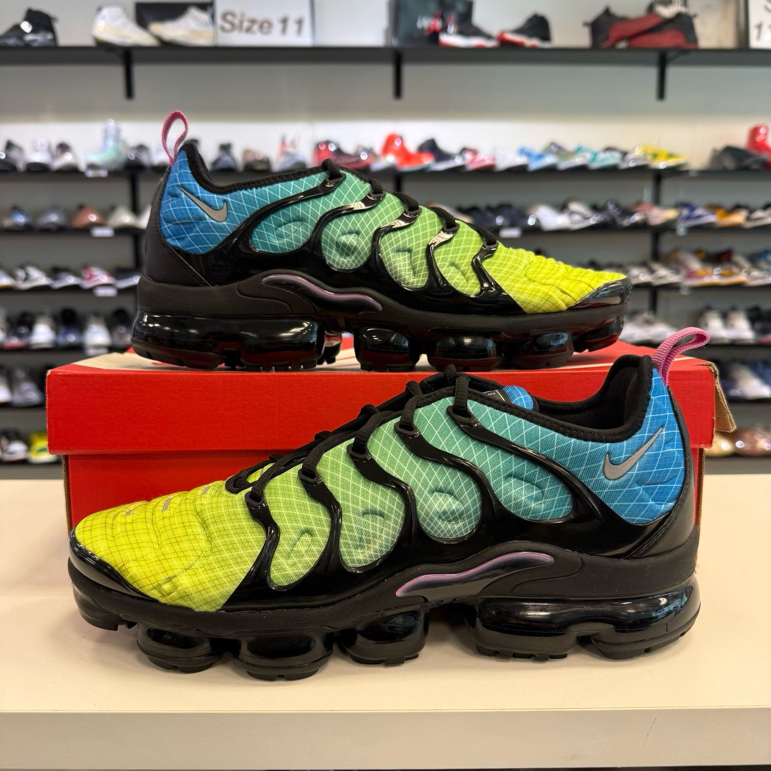 PO NIKE AIR VAPORMAX PLUS AURORA GREEN SIZE 10.5