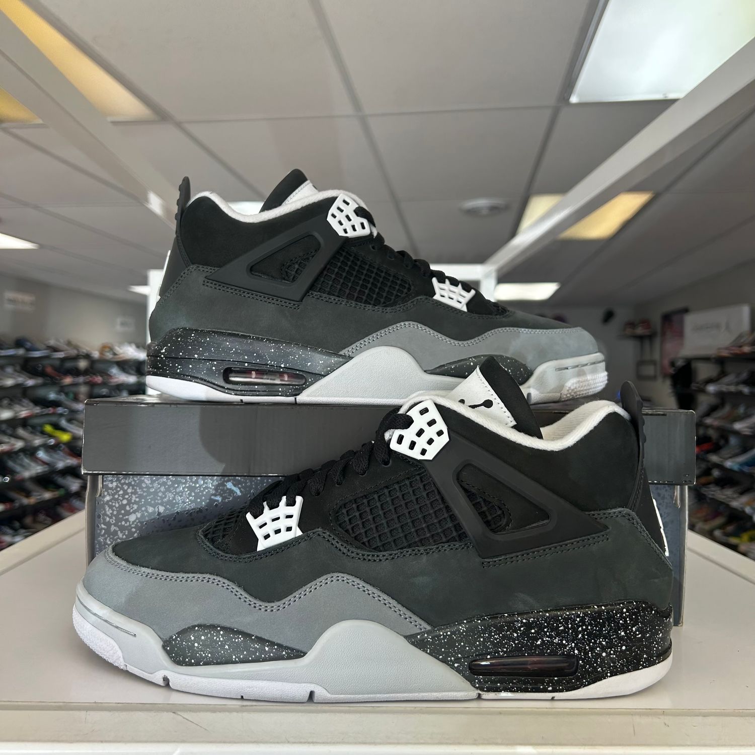 PO3 AIR JORDAN 4 FEAR SIZE 11
