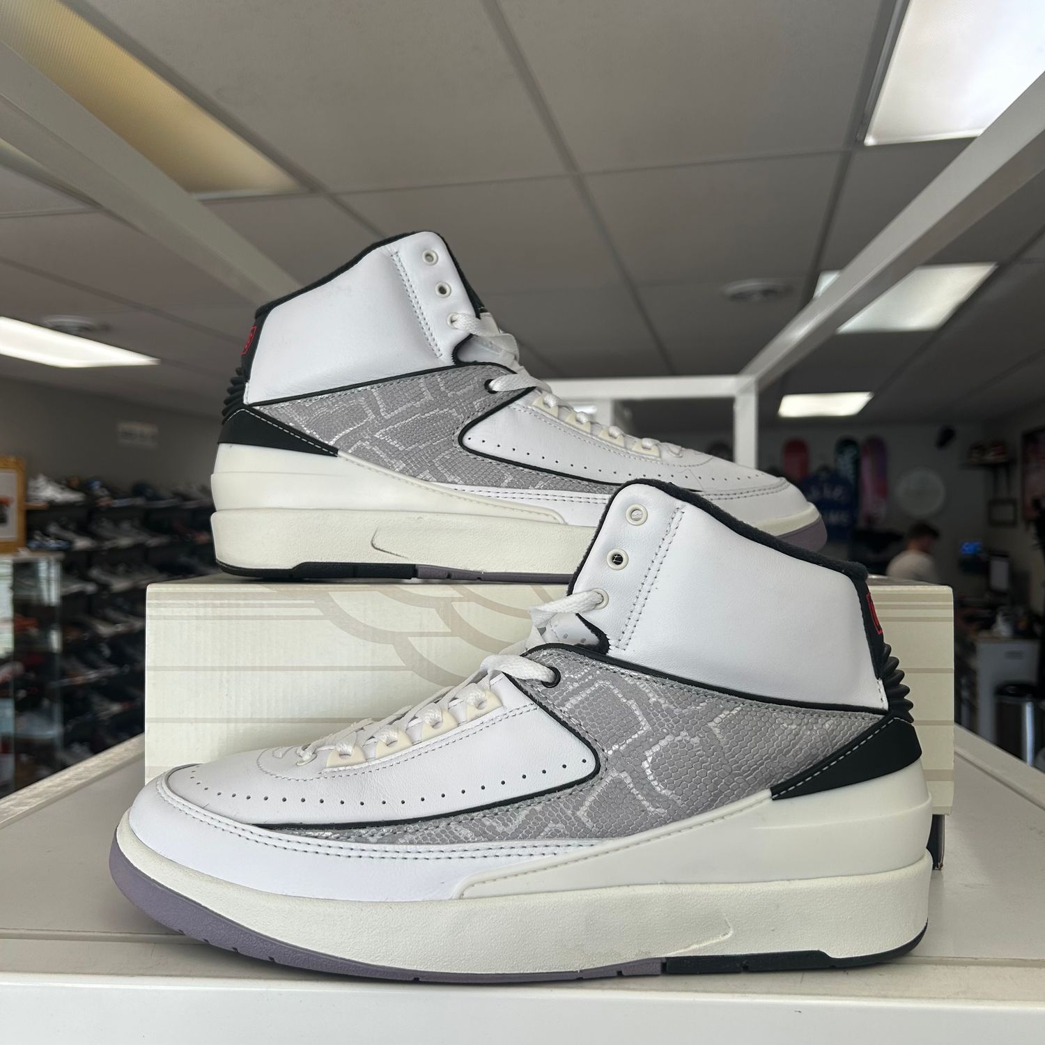 PO AIR JORDAN 2 PYTHON SIZE 11