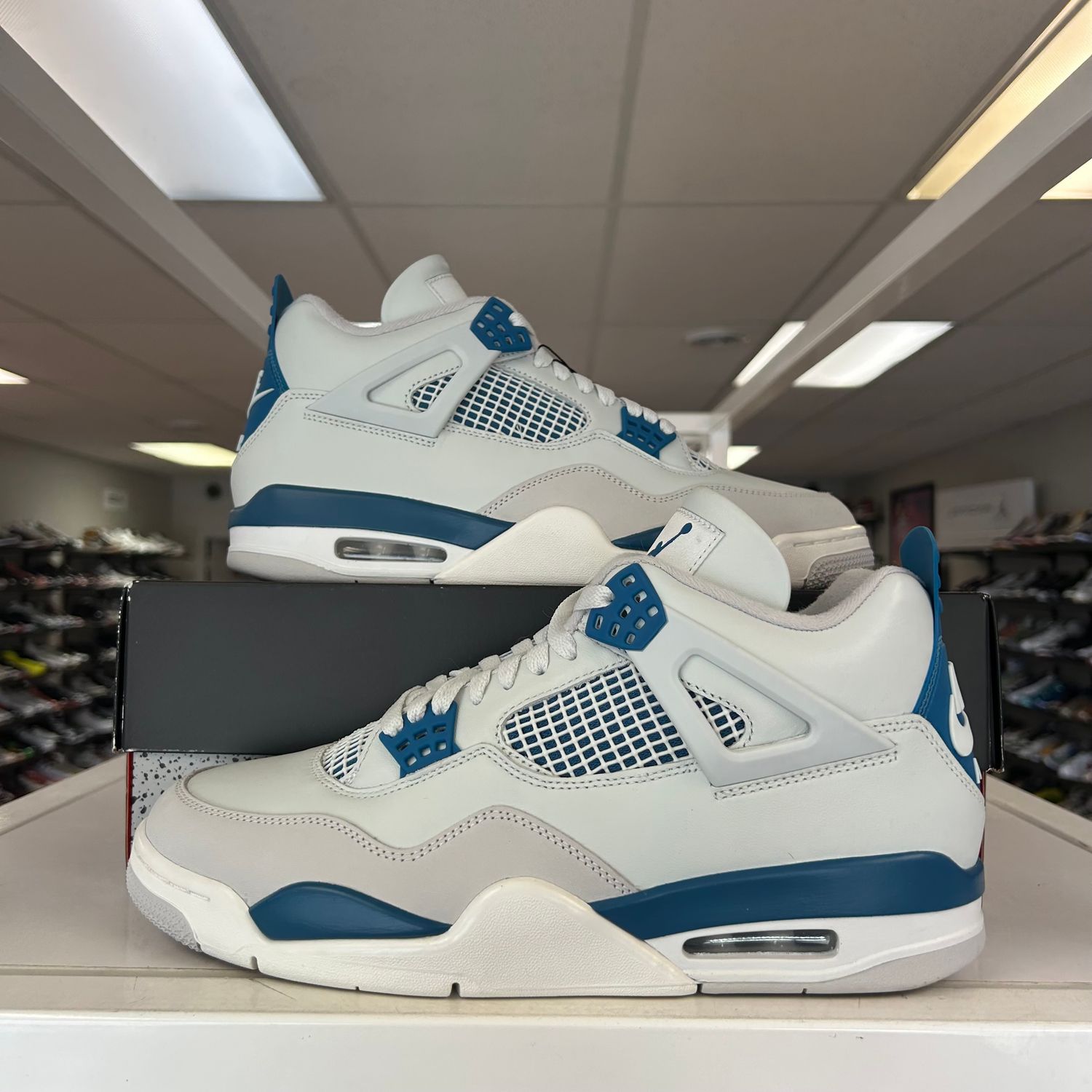 PO2 AIR JORDAN 4 MILITARY BLUE SIZE 11