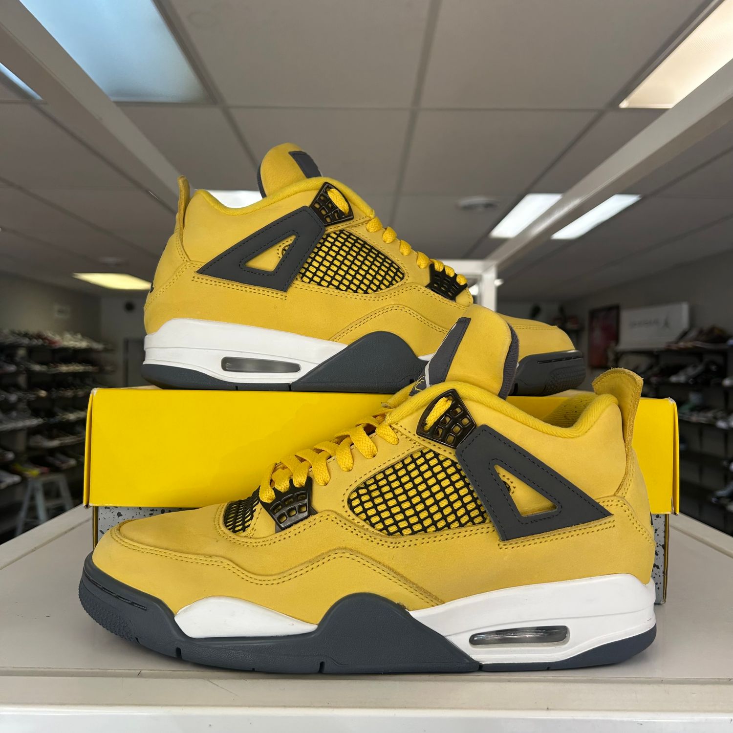 PO2 AIR JORDAN 4 LIGHTNING EB SX SIZE 11