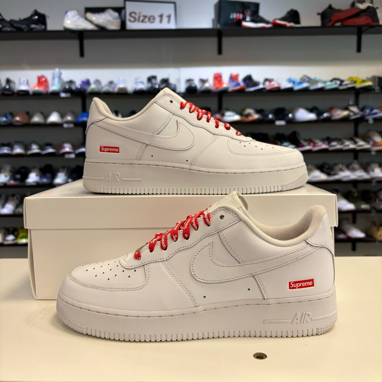 PO NB NIKE AIR FORCE 1 LOW SUPREME WHITE SIZE 9.5
