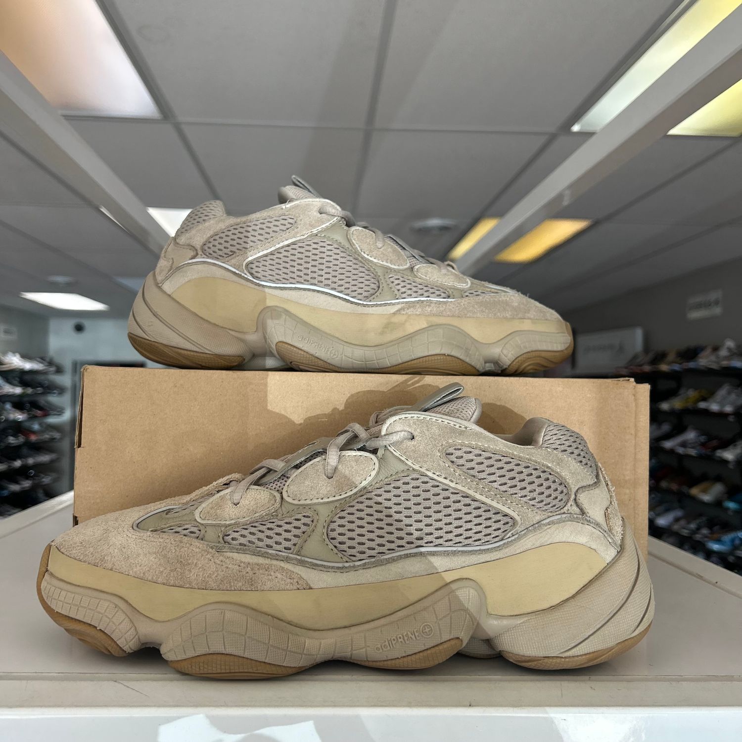 PO2 ADIDAS YEEZY 500 TAUPE LIGHT SIZE 10.5