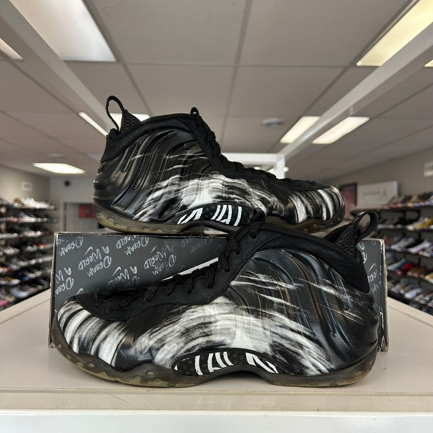 PO (NO LID) NIKE AIR FOAMPOSITE ONE DREAM A WORLD BLACK SIZE 8