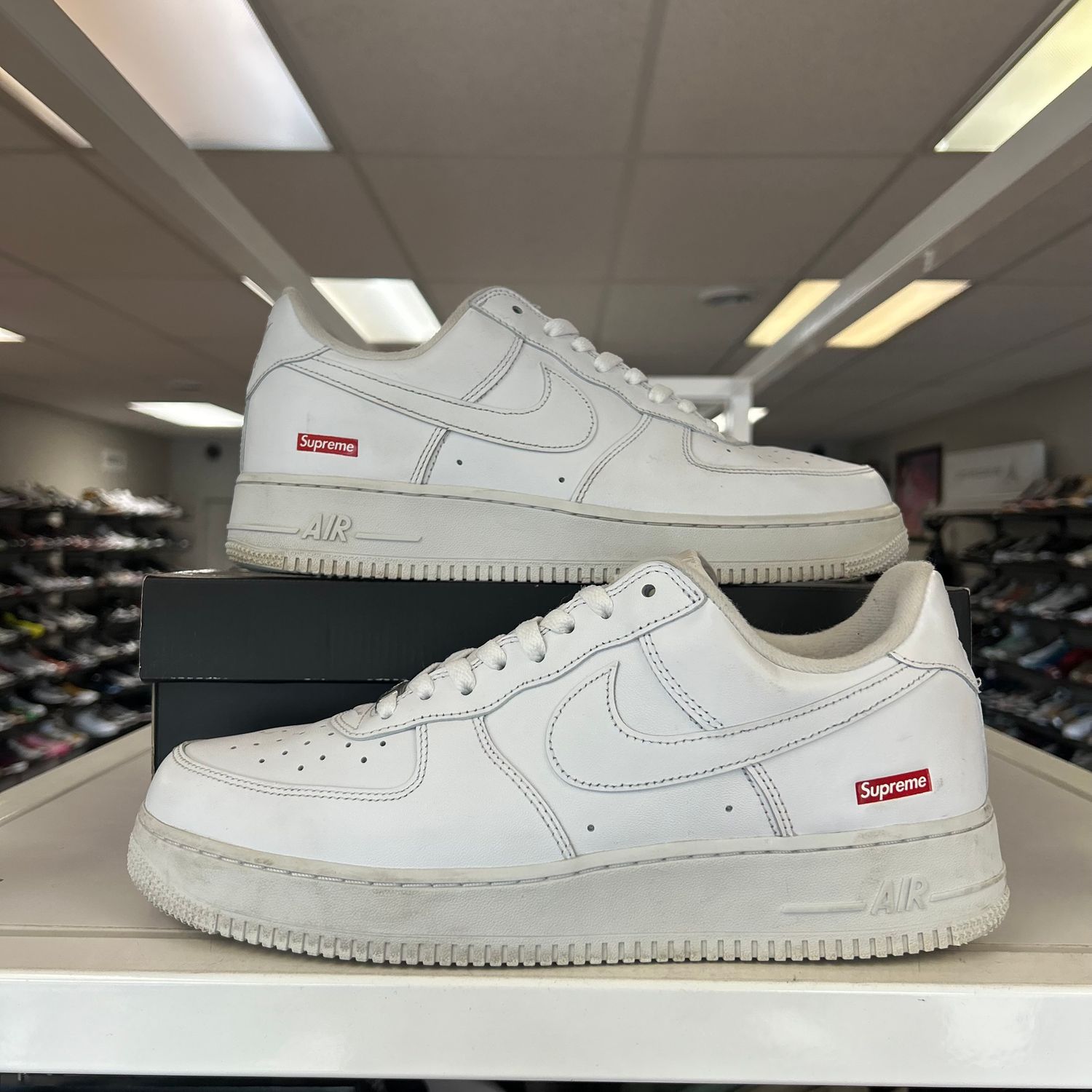 PO2 NIKE AIR FORCE 1 LOW SUPREME WHITE SIZE 11
