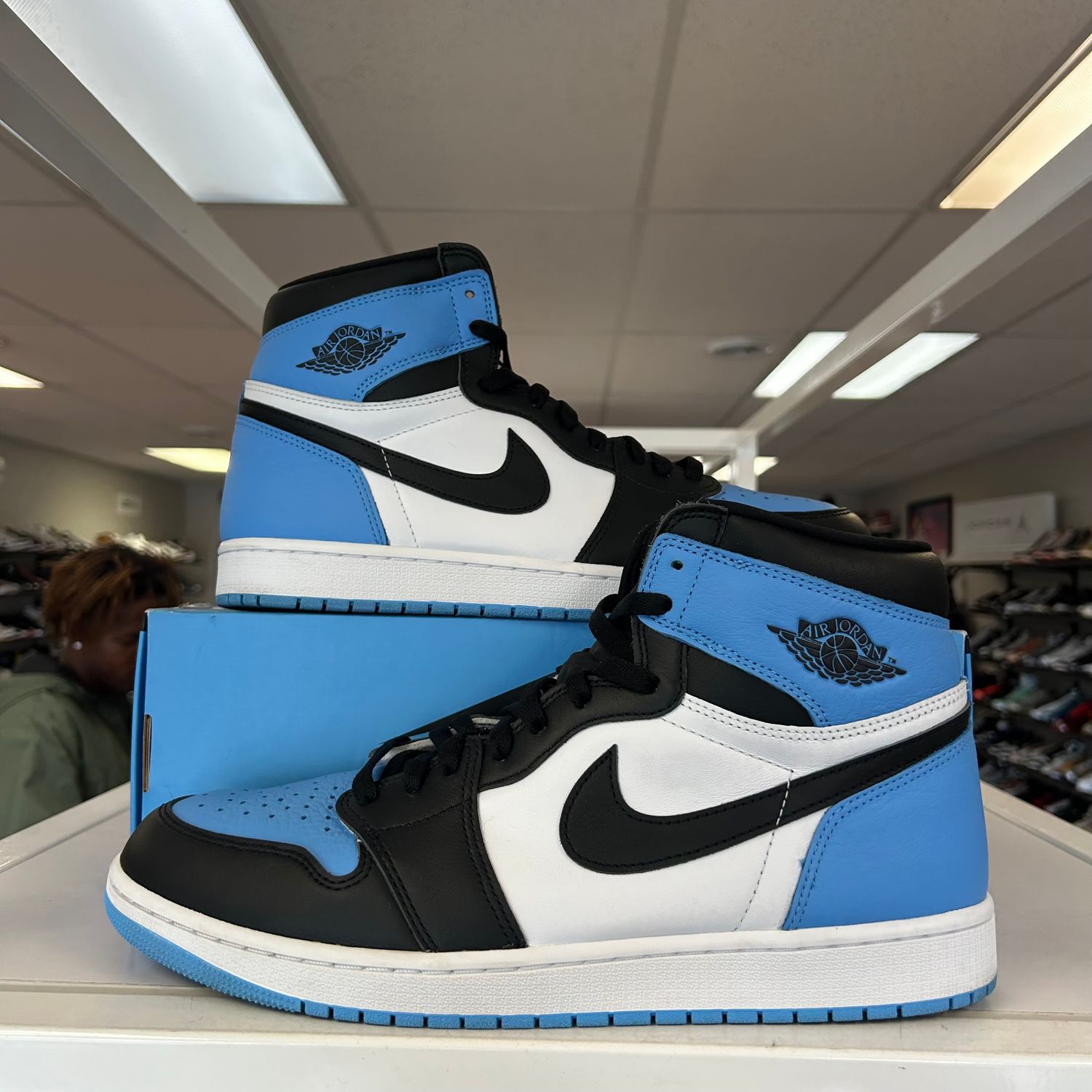 PO2 (NO LID) AIR JORDAN 1 UNC TOE SIZE 13