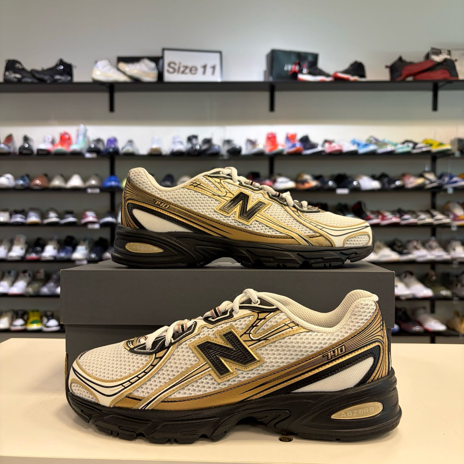NEW NEW BALANCE 740 WHITE GOLD BLACK SIZE 9.5