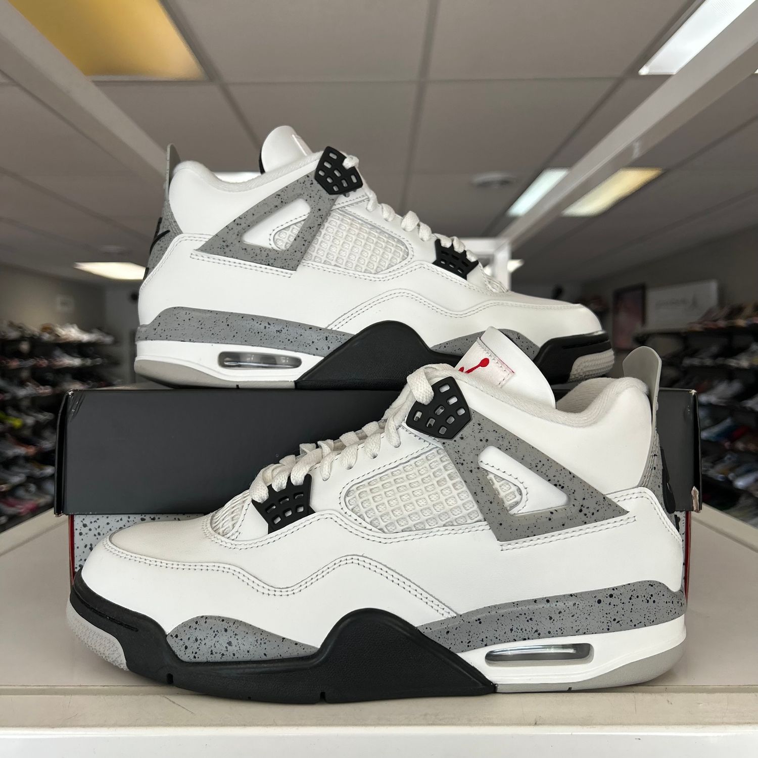 PO3 AIR JORDAN 4 WHITE CEMENT (2025) SIZE 9