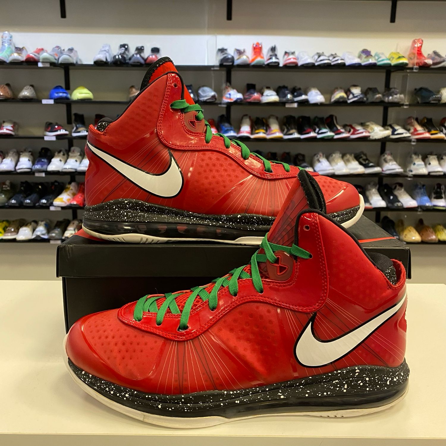 PO NB NIKE LEBRON 8 V2 CHRISTMAS SIZE 11.5