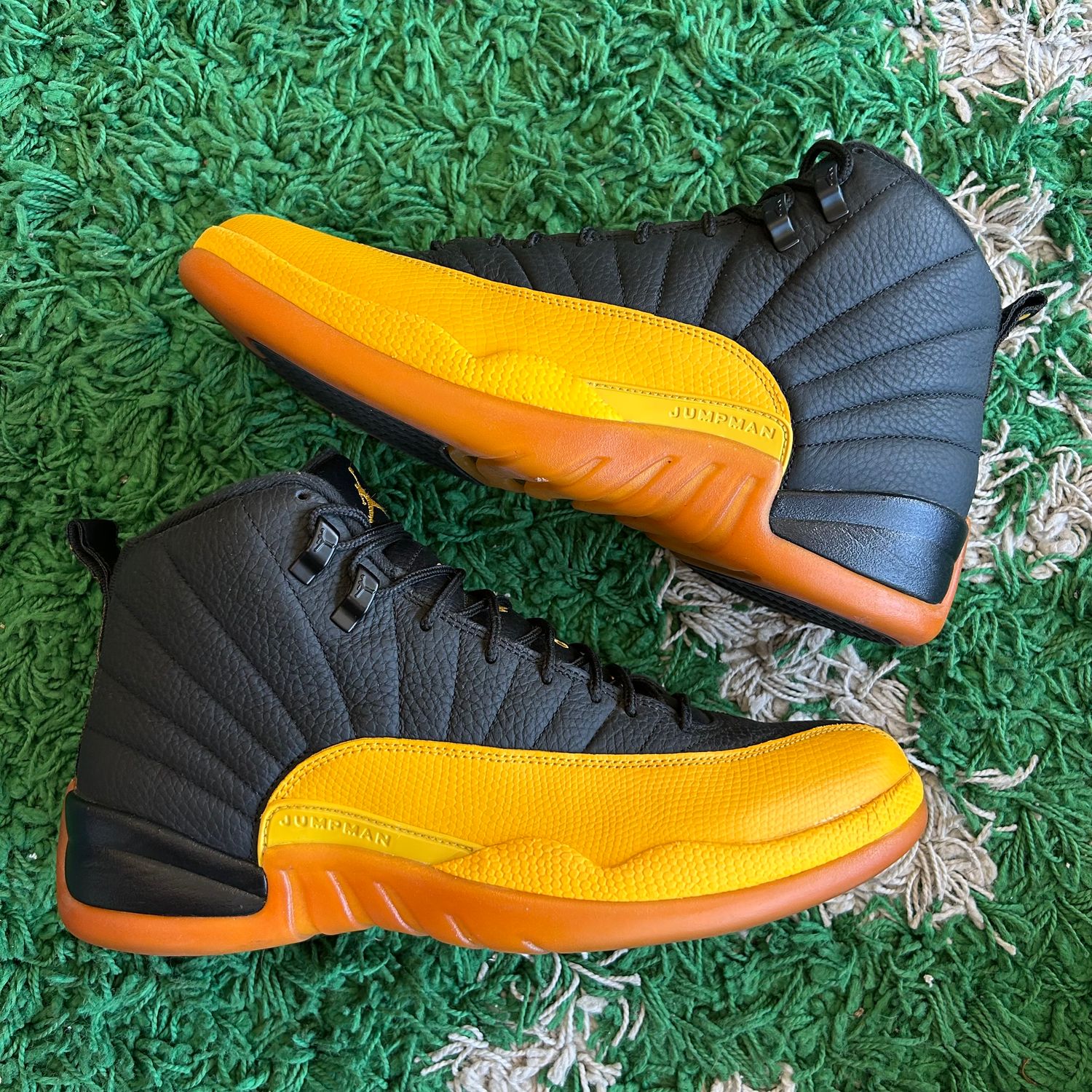 PO NB AIR JORDAN 12 BLACK UNIVERSITY GOLD SX SIZE 11