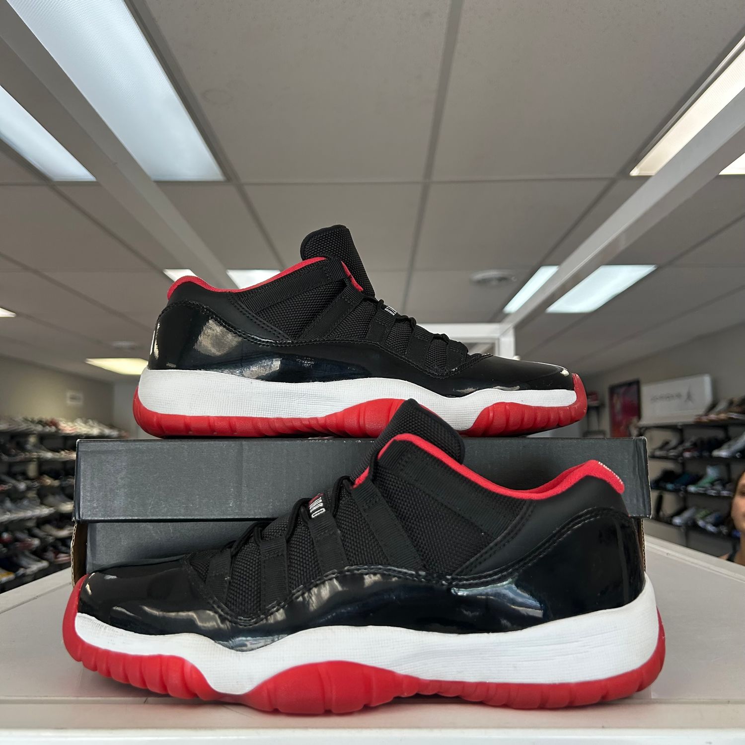 PO JORDAN 11 RETRO LOW BRED GS SX SIZE 6.5Y/8W