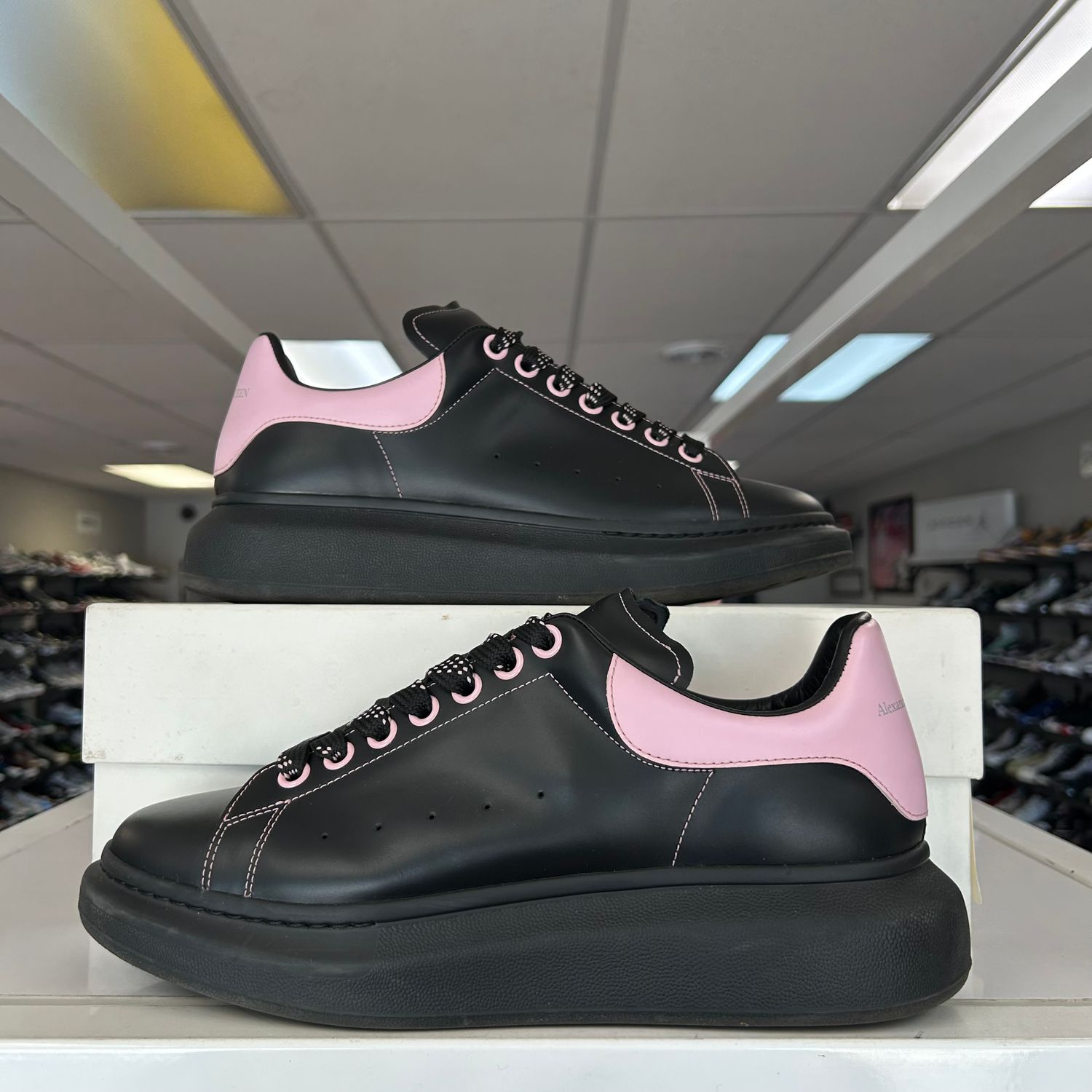 PO ALEXANDER MCQUEEN OVERSIZED BLACK ICE PINK SX SIZE 43/10US