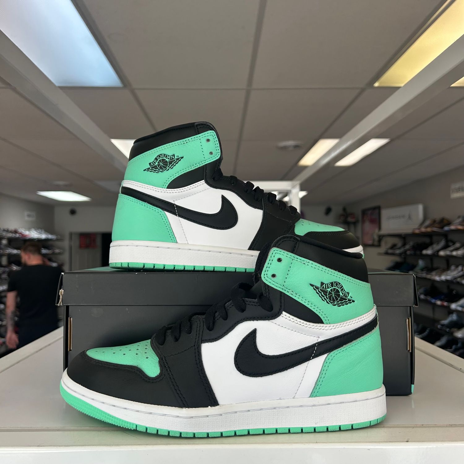 PO AIR JORDAN 1 GREEN GLOW SX SIZE 8.5
