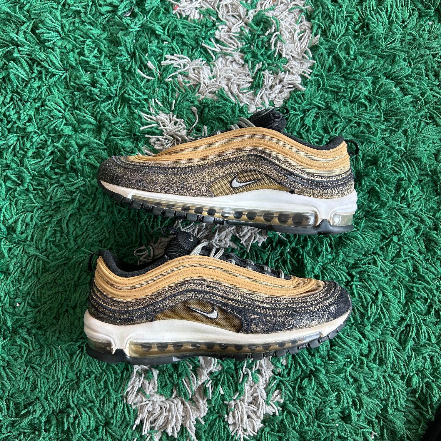 PO NB NIKE AIR MAX 97 W GOLD FLAKE SIZE 9W/7.5M