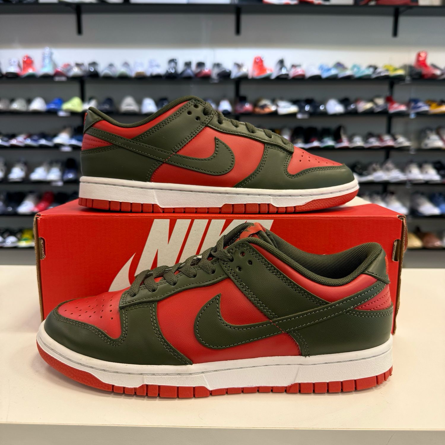 PO NIKE DUNK LOW MYSTIC RED CARGO KHAKI SIZE 8