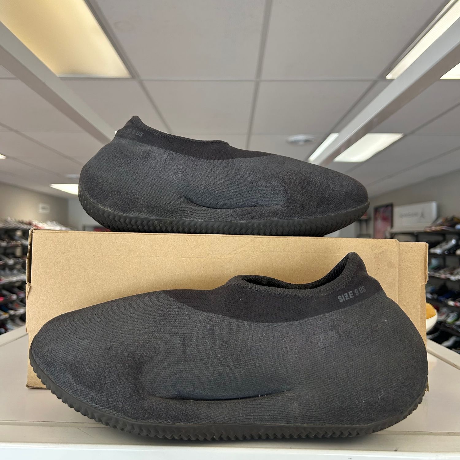 PO (NO INSOLES) YEEZY KNIT RNR FADE ONYX SX SIZE 9