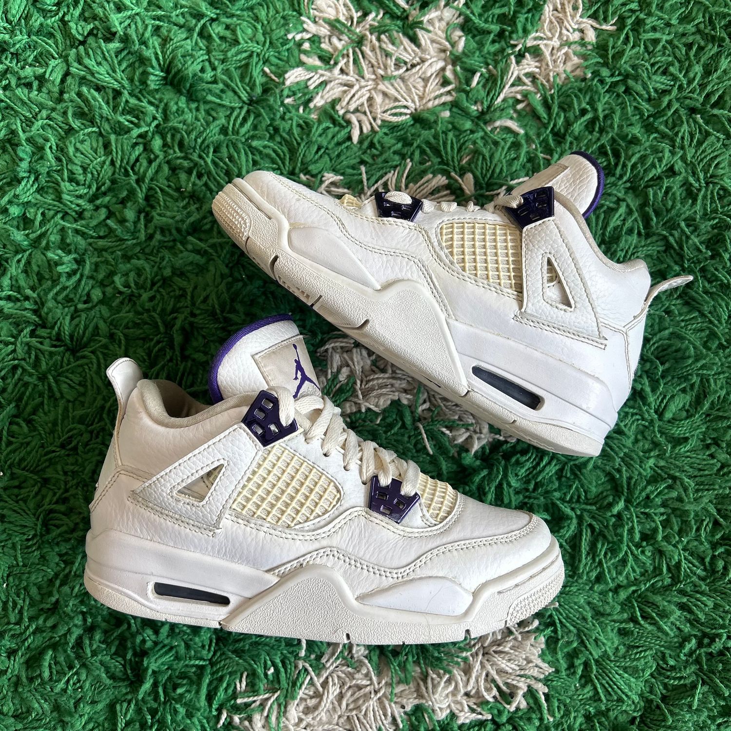 PO NB AIR JORDAN 4 RETRO METALLIC PURPLE Sx SIZE 4Y